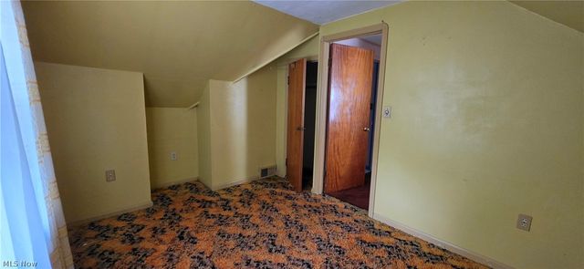 10017 W Ridgewood Drive, Parma Heights, OH 44130