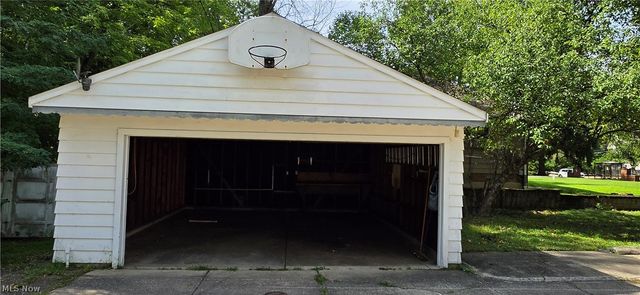 10017 W Ridgewood Drive, Parma Heights, OH 44130