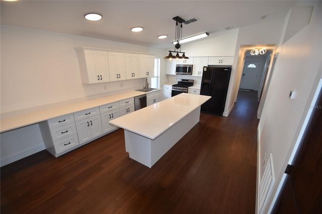 2918 10TH STREET N, St Petersburg, FL 33704