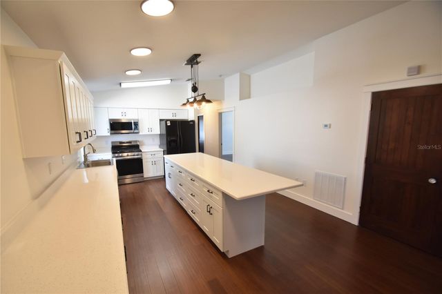 2918 10TH STREET N, St Petersburg, FL 33704