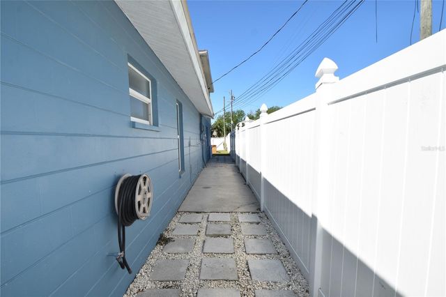 2918 10TH STREET N, St Petersburg, FL 33704