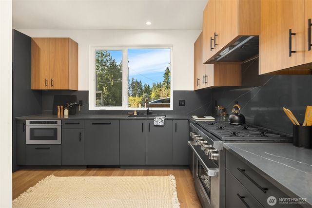 12249 NE 66TH Street, Kirkland, WA 98033