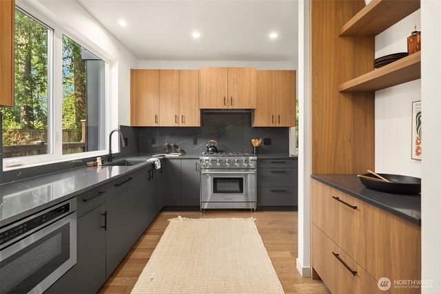 12249 NE 66TH Street, Kirkland, WA 98033