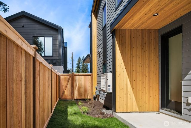 12249 NE 66TH Street, Kirkland, WA 98033