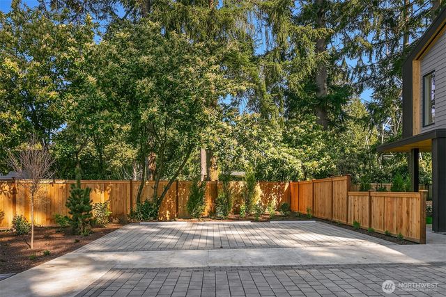 12249 NE 66TH Street, Kirkland, WA 98033