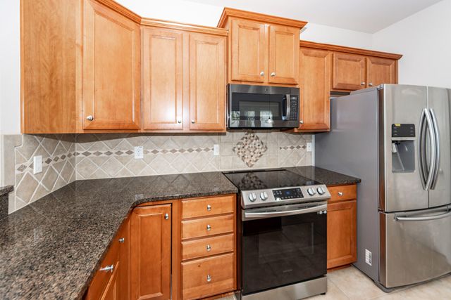 109 Schooner Bend Avenue, Summerville, SC 29486