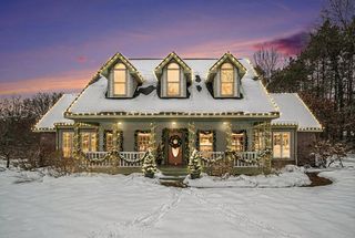 8220 Glenwynd Drive, Kalamazoo, MI 49009