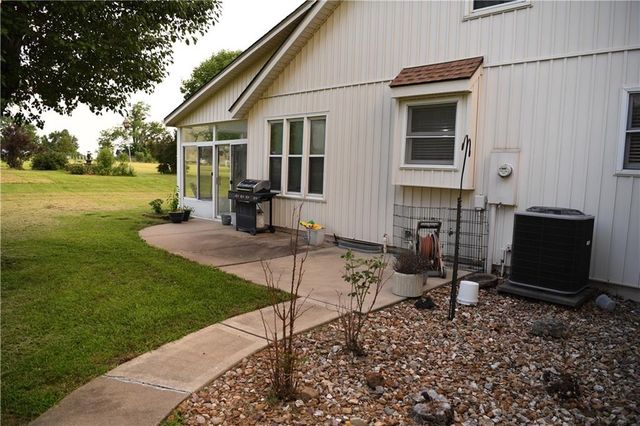 19301 E 215th Street, Harrisonville, MO 64701
