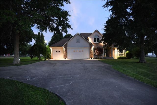 19301 E 215th Street, Harrisonville, MO 64701