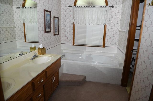 19301 E 215th Street, Harrisonville, MO 64701