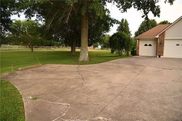 19301 E 215th Street, Harrisonville, MO 64701
