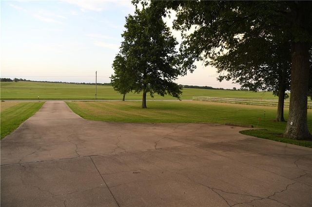19301 E 215th Street, Harrisonville, MO 64701