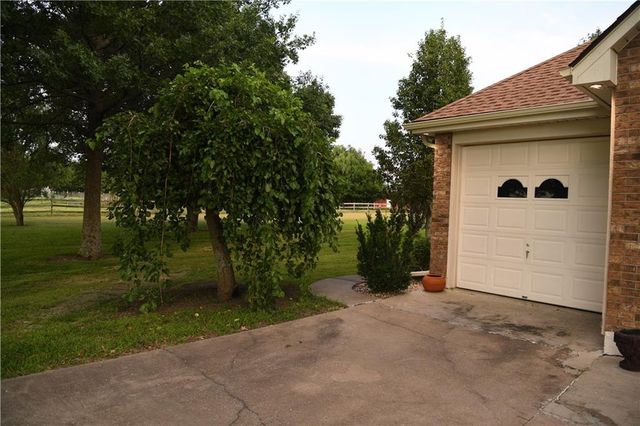 19301 E 215th Street, Harrisonville, MO 64701