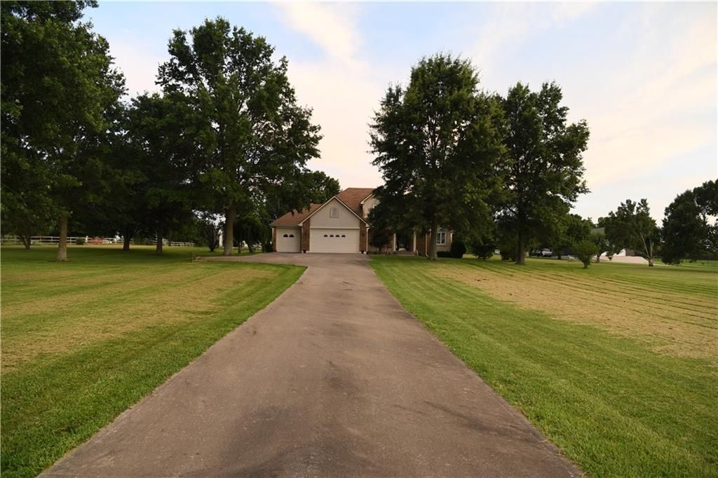 19301 E 215th Street, Harrisonville, MO 64701