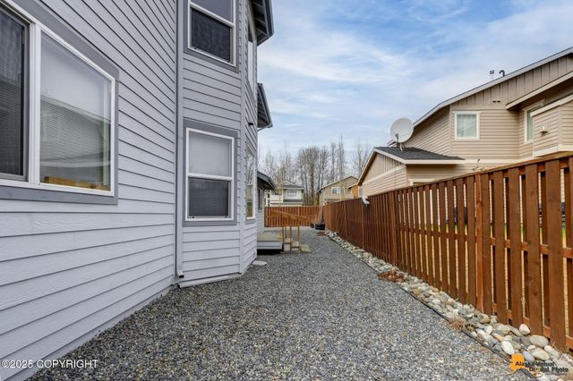 1091 Northpointe Bluff Drive, Anchorage, AK 99501