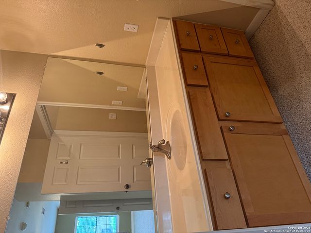 6160 Eckhert Rd Apt 103, San Antonio, TX 78240