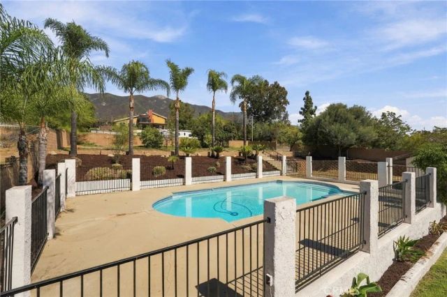 9086 Hillside, Alta Loma, CA 91737
