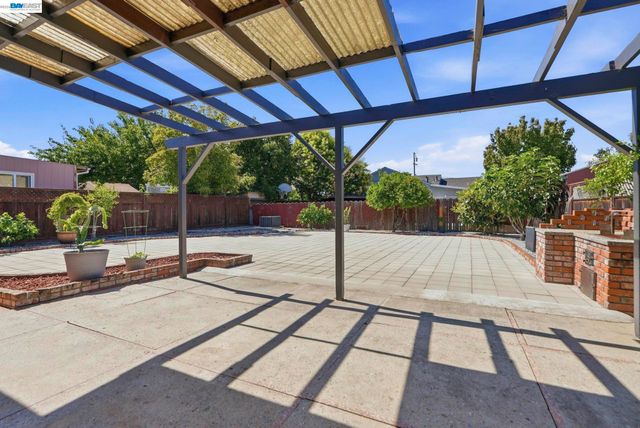 973 Phillips Way, Hayward, CA 94541