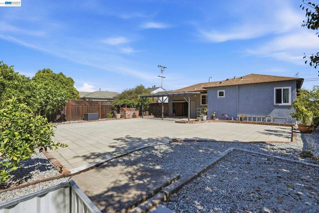 973 Phillips Way, Hayward, CA 94541