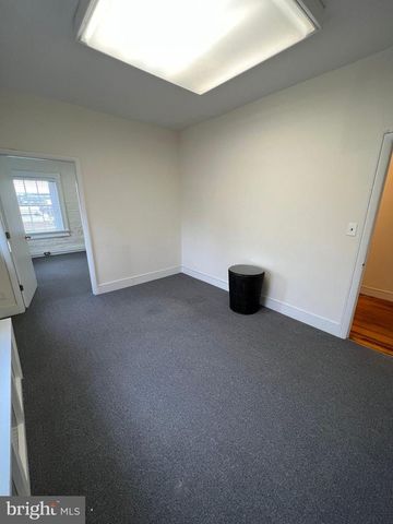 3977 CHAIN BRIDGE RD #202, Fairfax, VA 22030