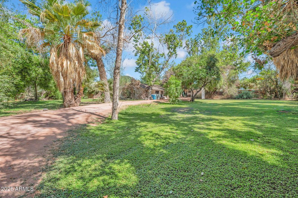 Image 4 of property listing at 6121 N 3RD Avenue, Phoenix, AZ 85013