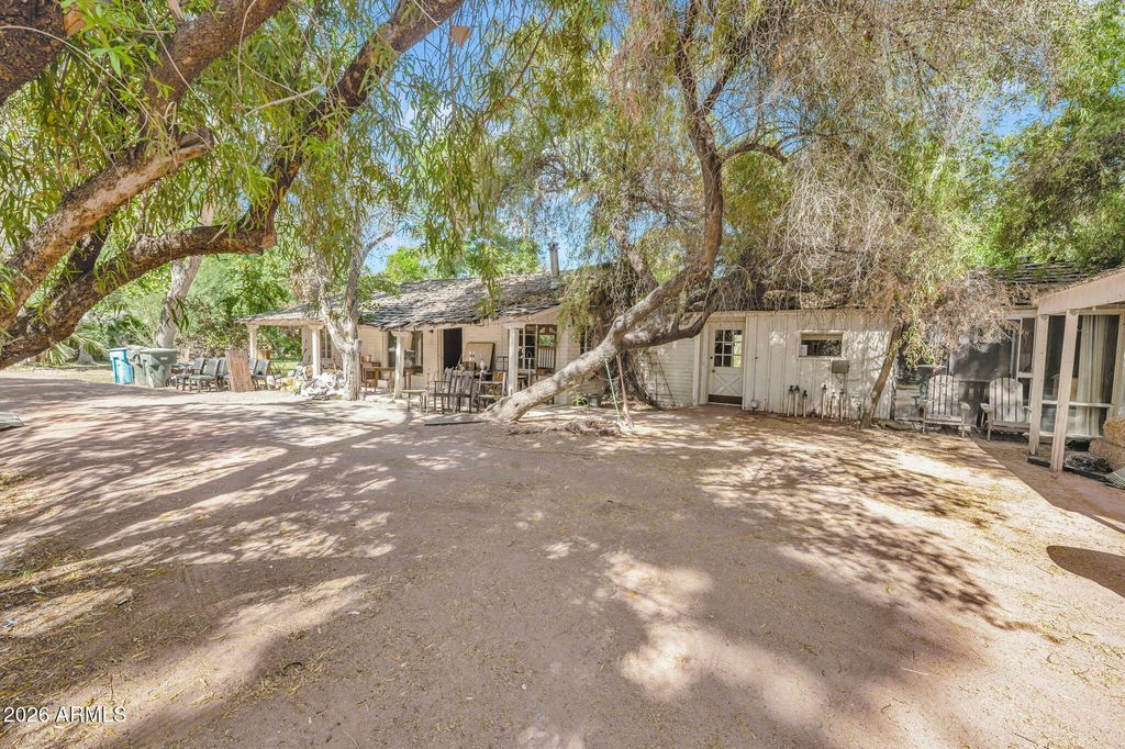Image 8 of property listing at 6121 N 3RD Avenue, Phoenix, AZ 85013