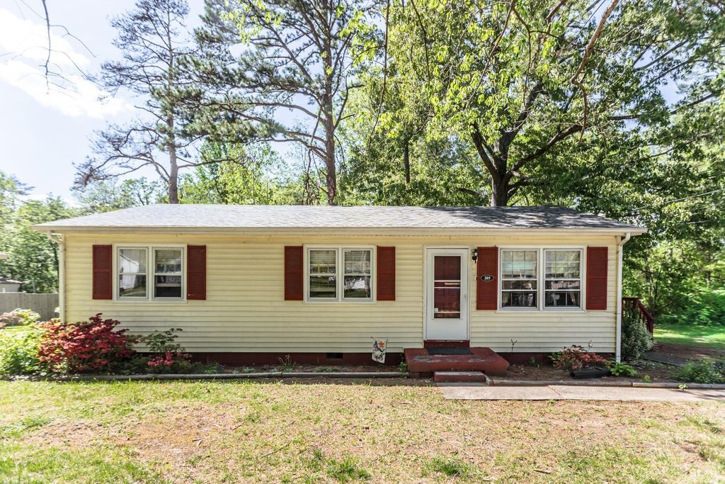 Image 1 of property listing at 205 Lombardy Street, Appomattox, VA 24522