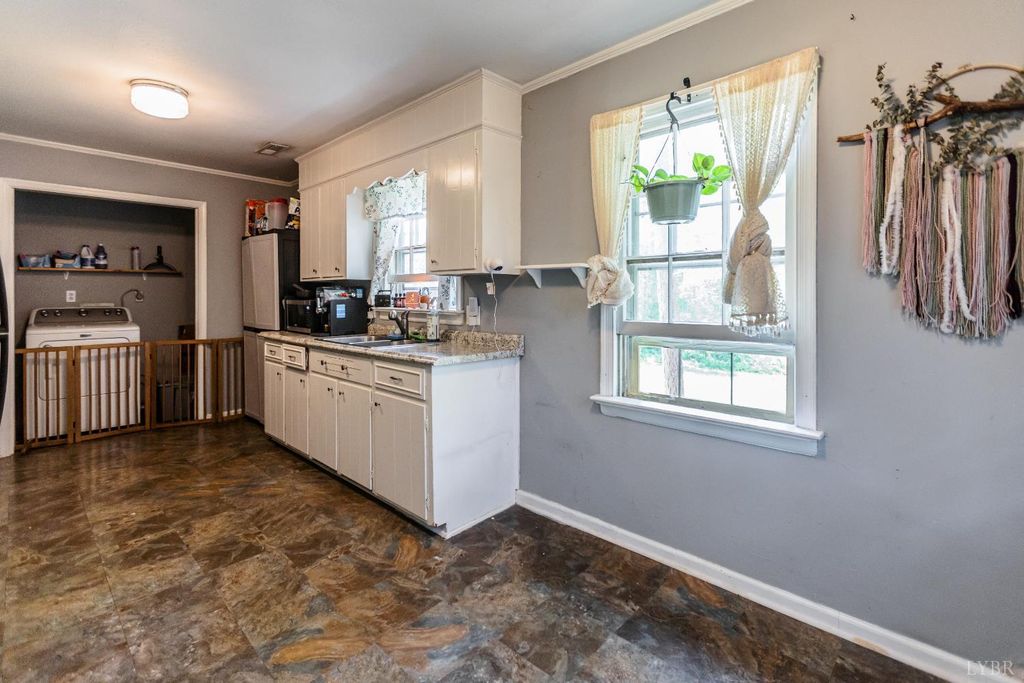 Image 18 of property listing at 205 Lombardy Street, Appomattox, VA 24522