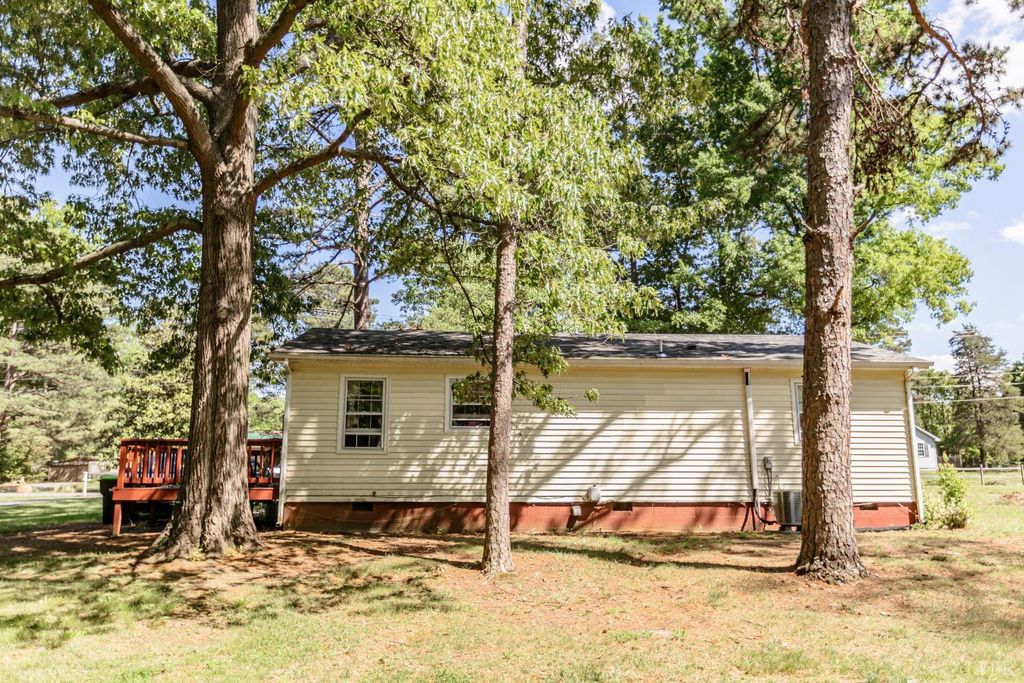 Image 27 of property listing at 205 Lombardy Street, Appomattox, VA 24522