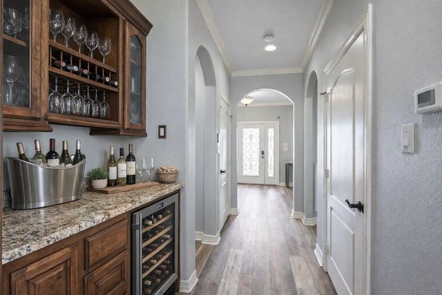 1301 Maui Dr Drive, Tiki Island, TX 77554