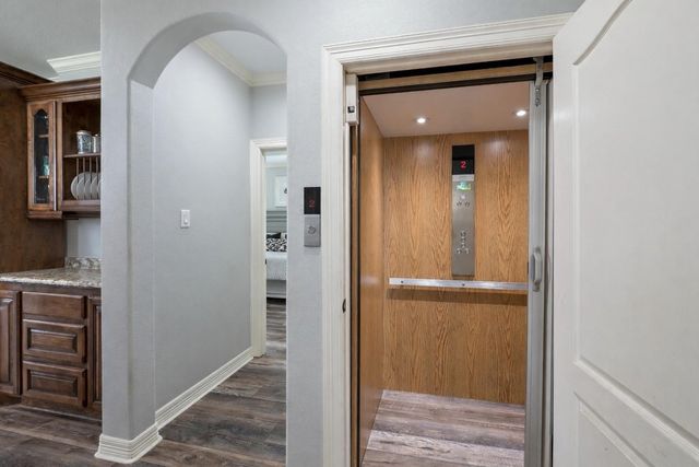 1301 Maui Dr Drive, Tiki Island, TX 77554