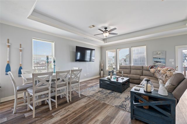 1301 Maui Dr Drive, Tiki Island, TX 77554