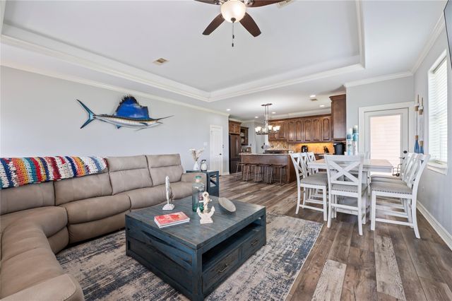 1301 Maui Dr Drive, Tiki Island, TX 77554