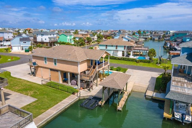 1301 Maui Dr Drive, Tiki Island, TX 77554