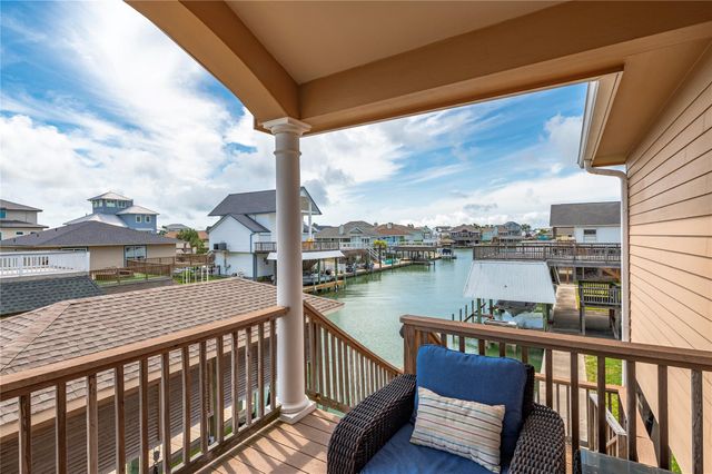 1301 Maui Dr Drive, Tiki Island, TX 77554