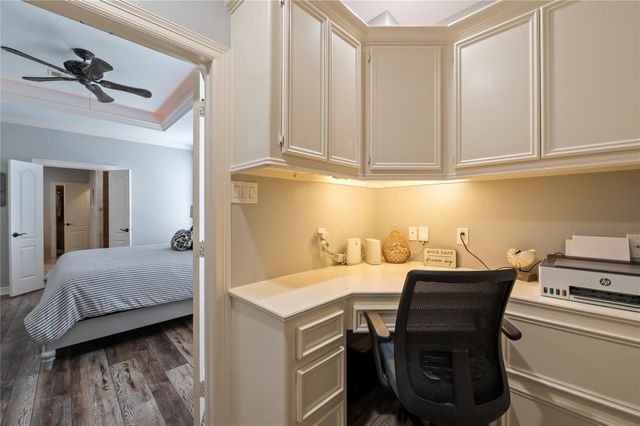 1301 Maui Dr Drive, Tiki Island, TX 77554