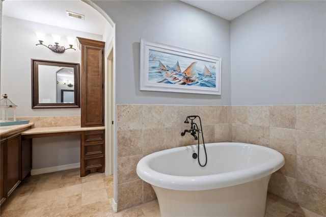 1301 Maui Dr Drive, Tiki Island, TX 77554