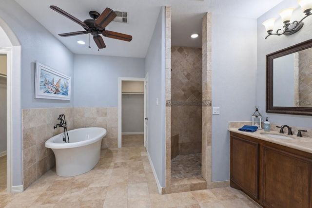 1301 Maui Dr Drive, Tiki Island, TX 77554