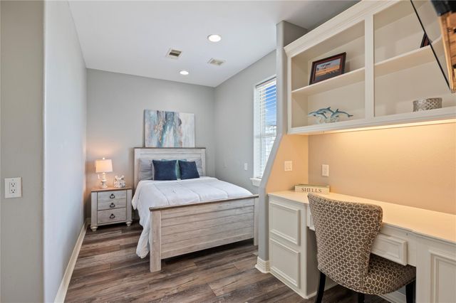 1301 Maui Dr Drive, Tiki Island, TX 77554