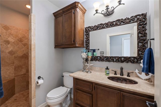 1301 Maui Dr Drive, Tiki Island, TX 77554