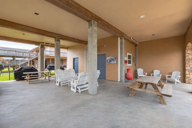 1301 Maui Dr Drive, Tiki Island, TX 77554