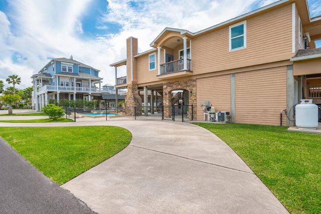 1301 Maui Dr Drive, Tiki Island, TX 77554