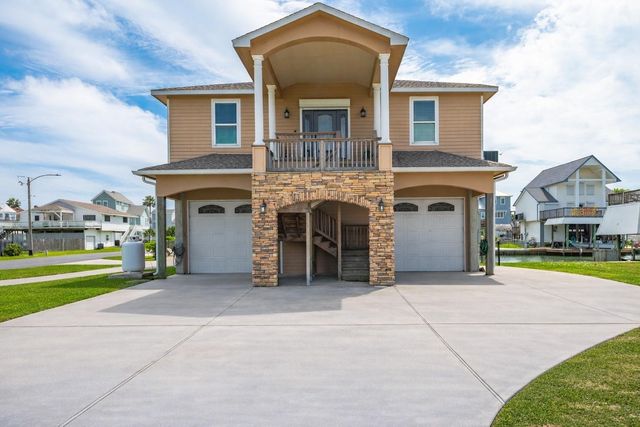 1301 Maui Dr Drive, Tiki Island, TX 77554