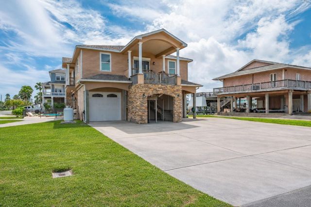 1301 Maui Dr Drive, Tiki Island, TX 77554