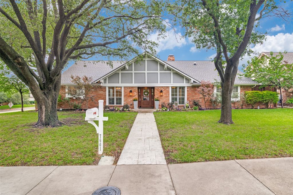 7601 Carta Valley Drive, Dallas, TX 75248
