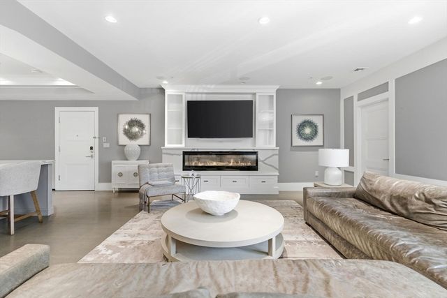 621 E 1st St A5, Boston, MA 02127