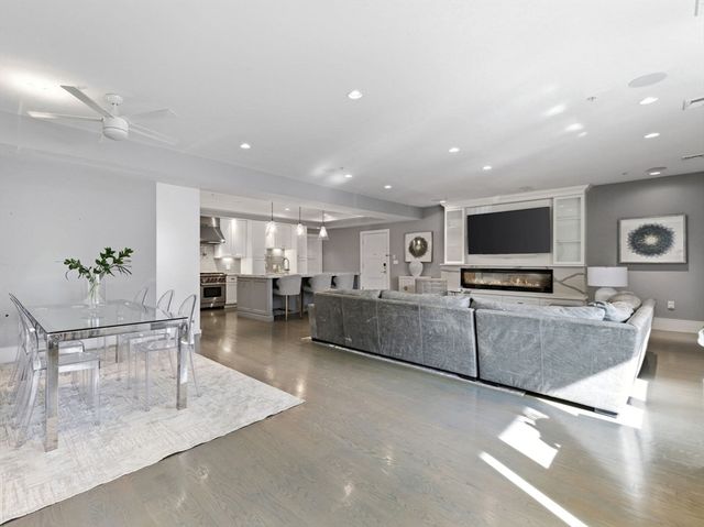 621 E 1st St A5, Boston, MA 02127