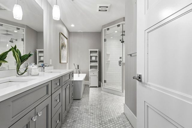 621 E 1st St A5, Boston, MA 02127