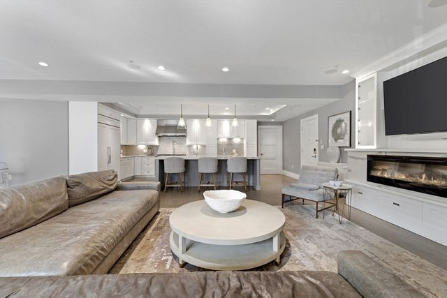 621 E 1st St A5, Boston, MA 02127