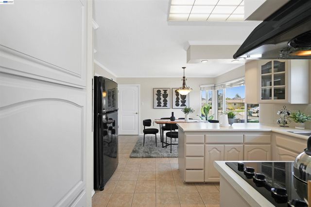 2053 Trafalgar ave, Hayward, CA 94545